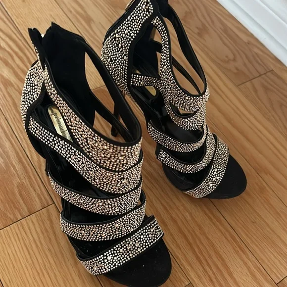 Red Bottom Heels - Picture 4 of 7